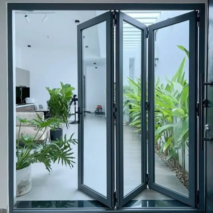 Cửa đi mở xếp gấp 3 cánh nhôm Xingfa Quảng Đông chính hãng